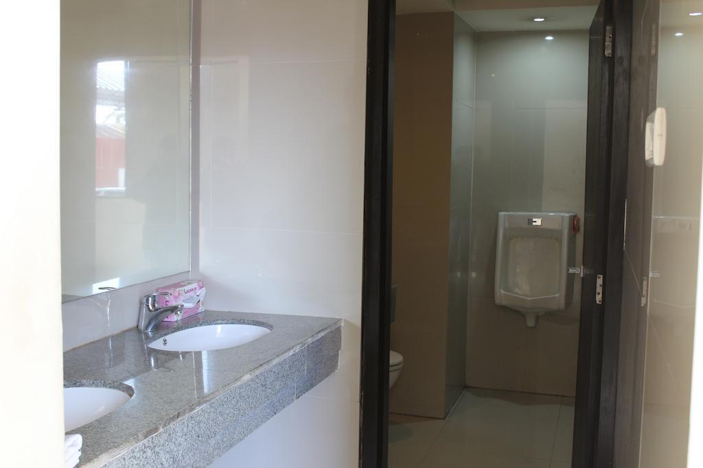 Hotel Dibrugarh Club House Extérieur photo
