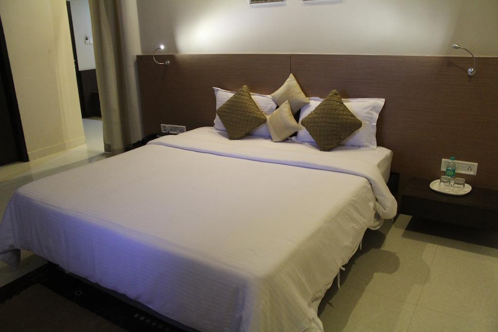 Hotel Dibrugarh Club House Extérieur photo