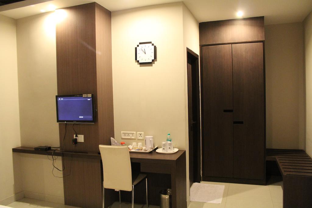Hotel Dibrugarh Club House Extérieur photo