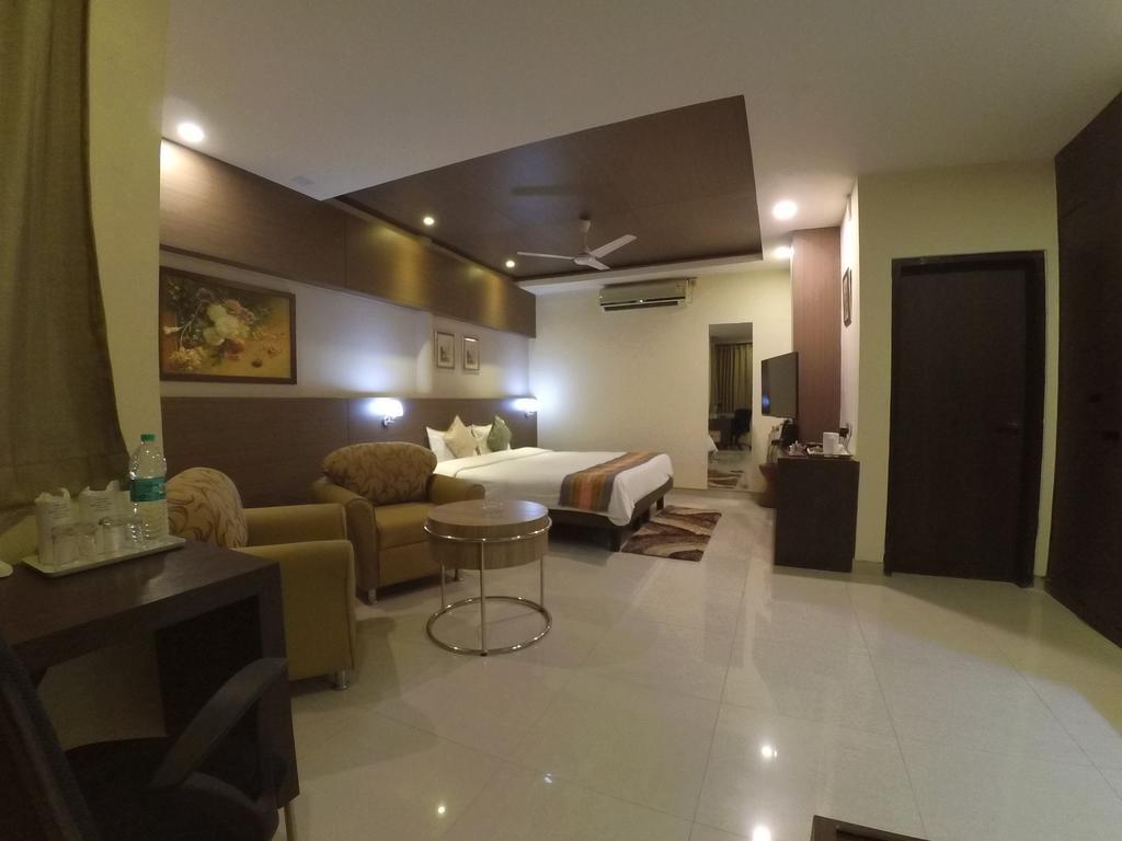 Hotel Dibrugarh Club House Extérieur photo