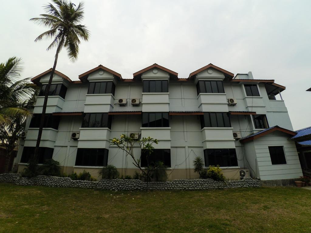 Hotel Dibrugarh Club House Extérieur photo
