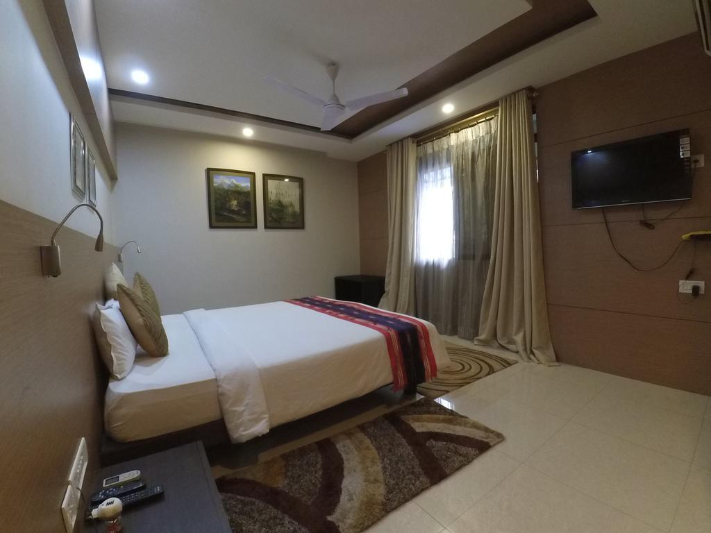 Hotel Dibrugarh Club House Extérieur photo