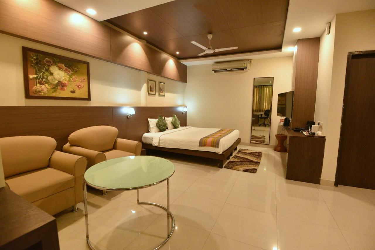 Hotel Dibrugarh Club House Extérieur photo