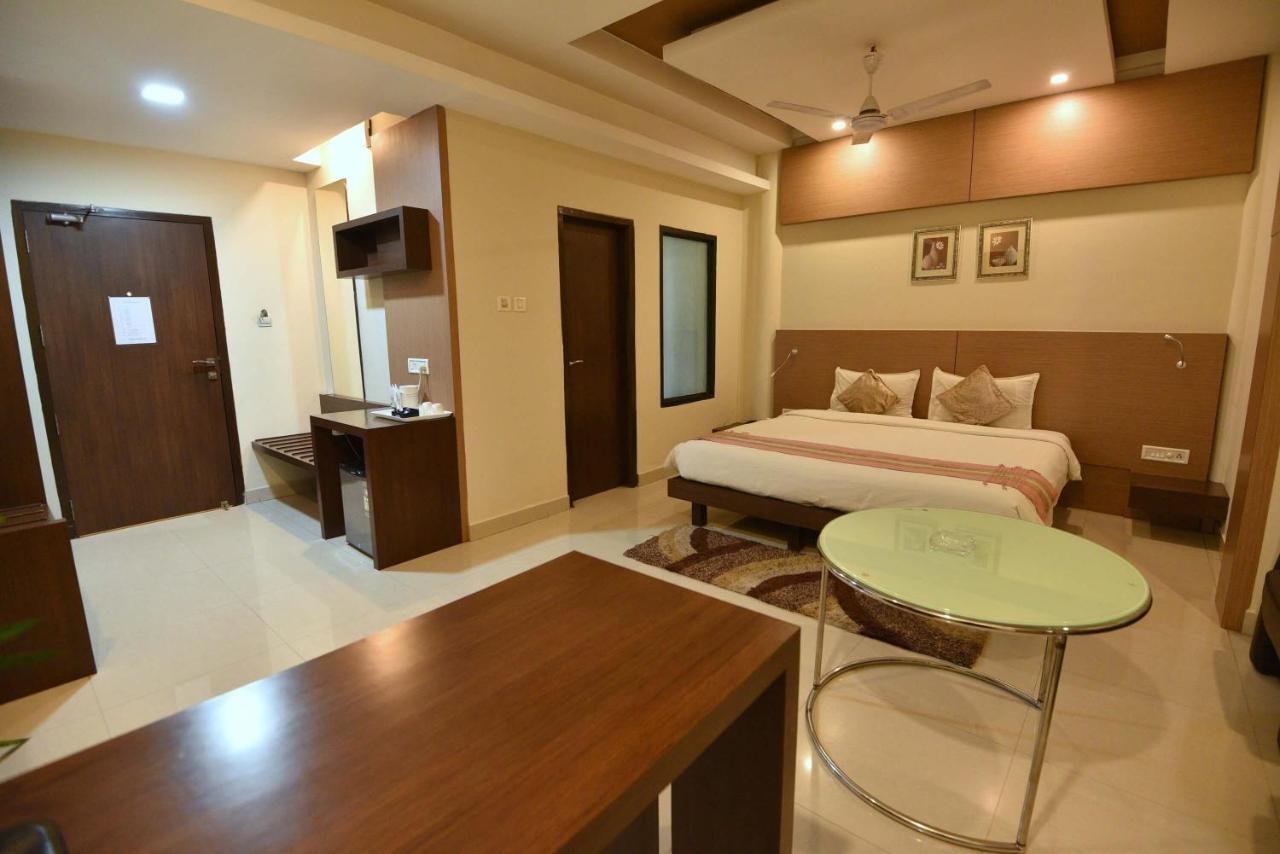 Hotel Dibrugarh Club House Extérieur photo