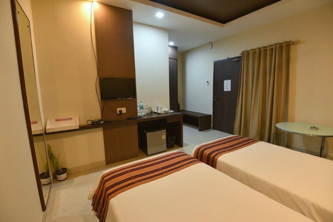 Hotel Dibrugarh Club House Extérieur photo